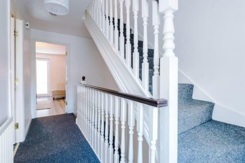 ? 3 Bed House ? Leisure/business ? Free Parking