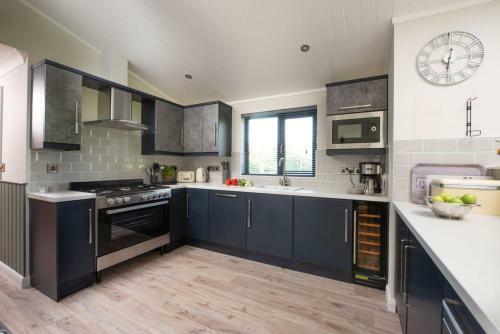 Meadow Lodge, 30 Roadford Lake Lodges