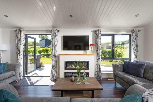 Juniper Lodge, 28 Roadford Lake Lodges