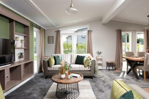 Rose Lodge, 21 Roadford Lake Lodges