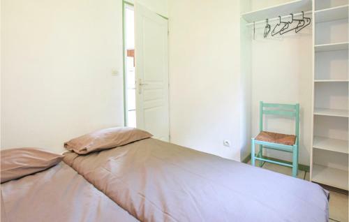 Nice Home In Colleville With Wifi And 2 Bedrooms