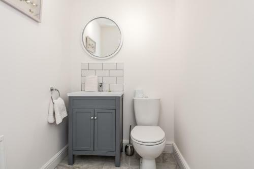 Host Apartments Homely 3 Bedrooms-sleeps 8 Parking