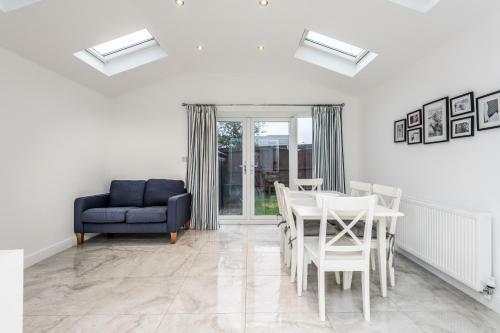 Host Apartments Homely 3 Bedrooms-sleeps 8 Parking