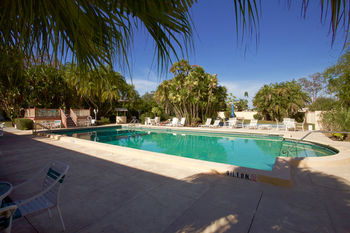 Hotel Golden Host Resort
