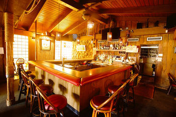 Hotel Golden Host Resort