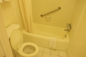 Hotel Golden Host Resort