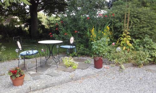 Twin Oaks Bed & Breakfast