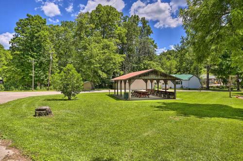 Apartamento Charming Getaway And Fire Pit Near Hikes And Lake