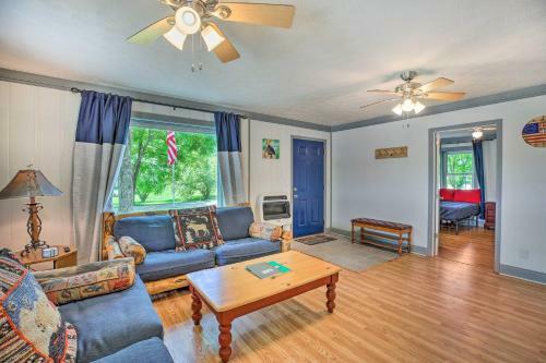 Apartamento Charming Getaway And Fire Pit Near Hikes And Lake