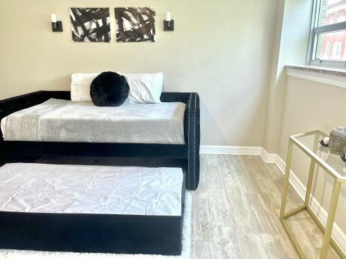 Upscale Downtown Apartment