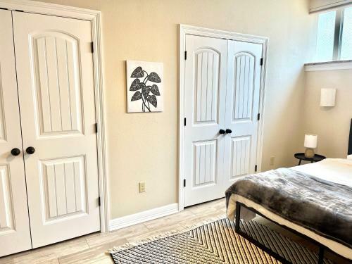 Upscale Downtown Apartment