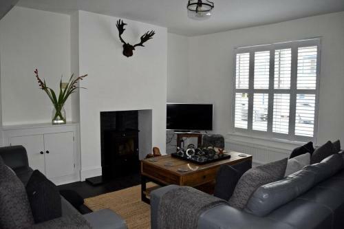 Luxury Central Townhouse, With Bbq Cabin & Parking