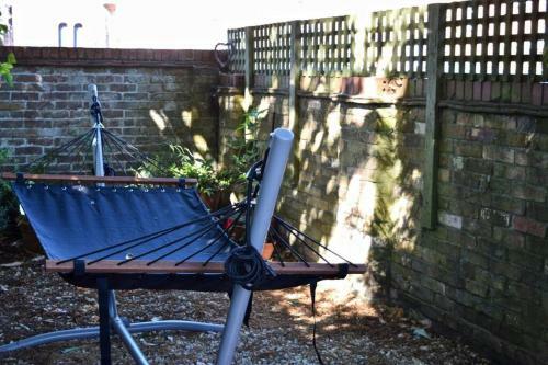 Luxury Central Townhouse, With Bbq Cabin & Parking