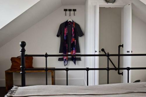 Luxury Central Townhouse, With Bbq Cabin & Parking