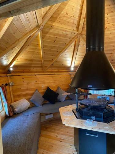 Luxury Central Townhouse, With Bbq Cabin & Parking