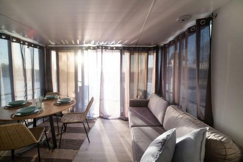 Houseboat Long P?ywaj?cy Apartament Wodna Osada
