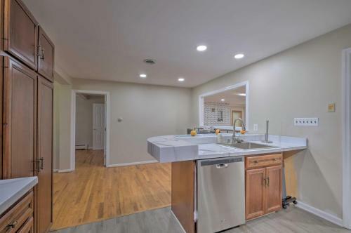 Coastal Edgewater Home With Private Hot Tub!