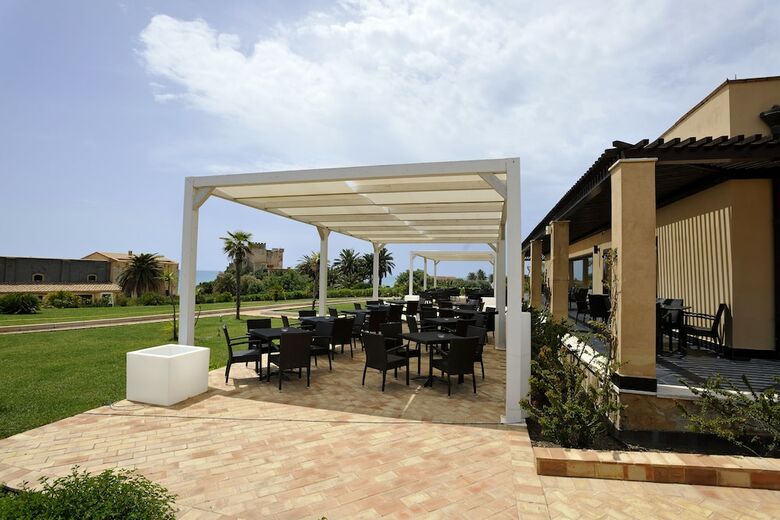 Hotel Falconara Charming House & Resort