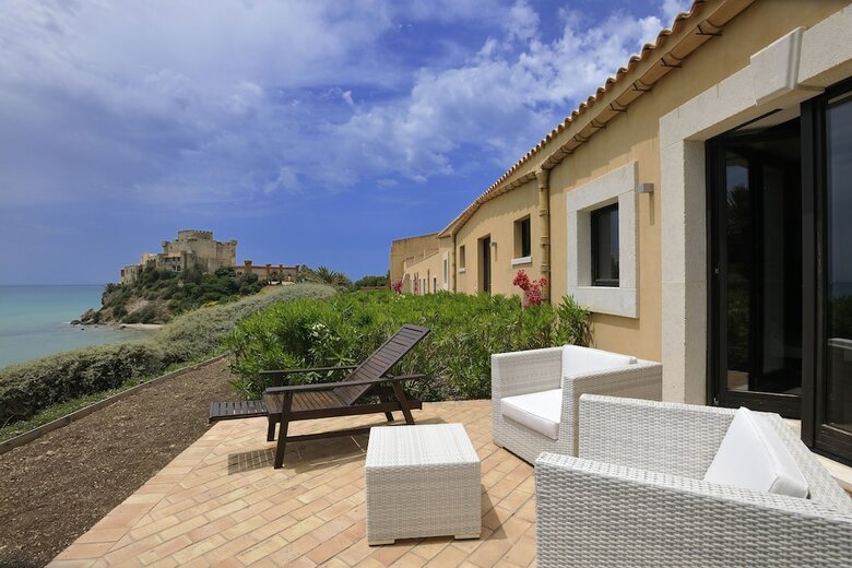 Hotel Falconara Charming House & Resort
