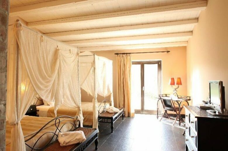 Hotel Falconara Charming House & Resort