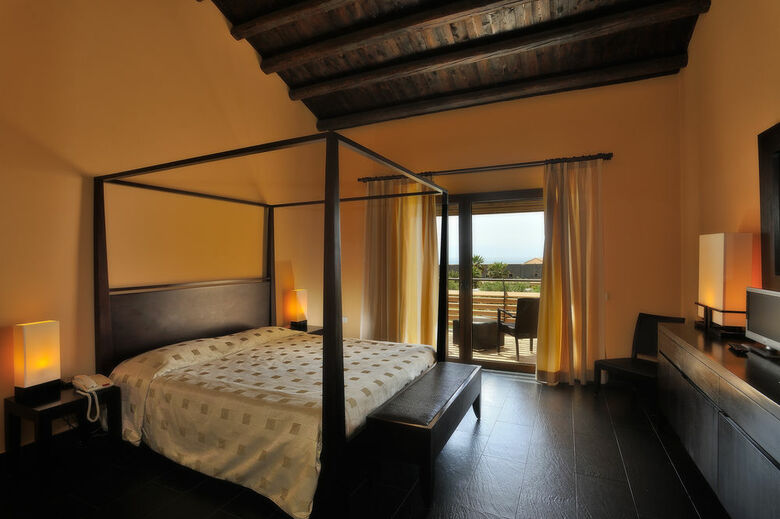 Hotel Falconara Charming House & Resort