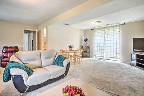 Charming Apartment About 13 Mi To National Mall!