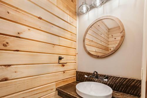 Water & Mountain Retreat