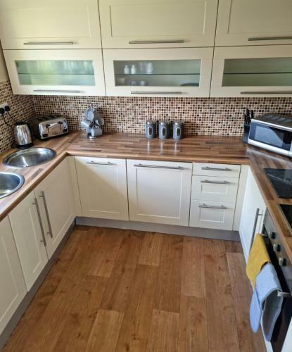Lovely 2 Bedroom Serviced Apartment With Parking