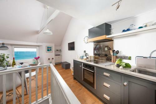 Nutshell, Marazion