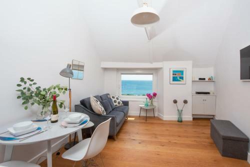 Nutshell, Marazion