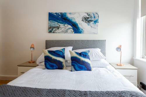 Cosy 3 Bds House W Free Parking, Middleton