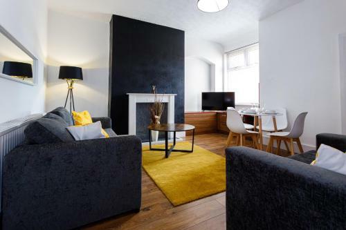 Cosy 3 Bds House W Free Parking, Middleton