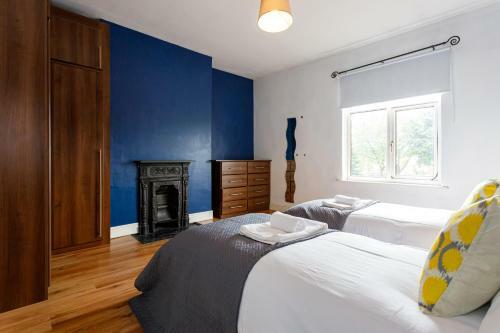 Cosy 3 Bds House W Free Parking, Middleton