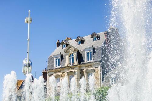 House With Private Courtyard In Deauville