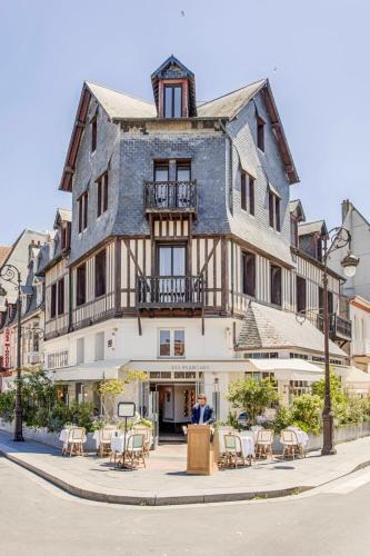 House With Private Courtyard In Deauville