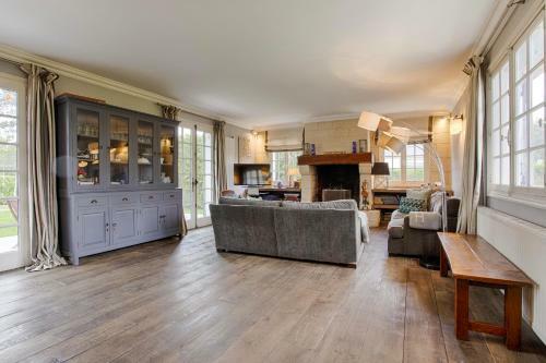 Villa Luxueuse Chaumi�re 4 Chambres Avec Jardin