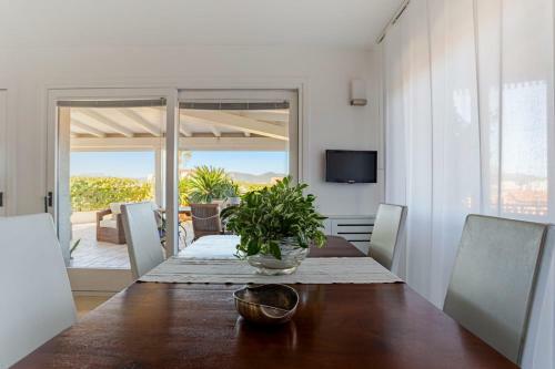 Lovely And Sunny Apartment With Stunning Views