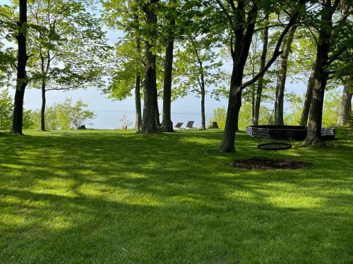 Retro Home On Lake Michigan-- Private Beach Access