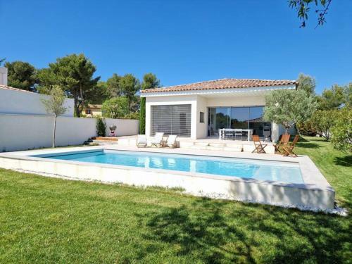 Eguilles Villa 4 Chambres Avec Sdb, Piscine