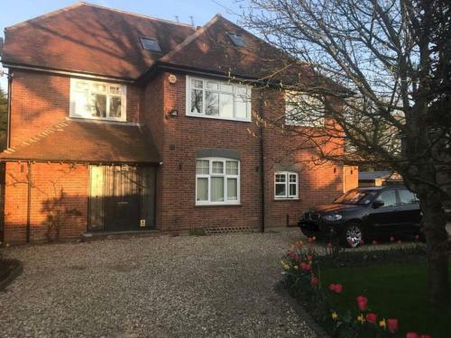 Villa Stunning 4-bed House In Northwood