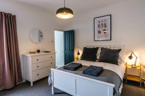 Newly Refurbished Modern Stylish 2 Bedroom Cottage