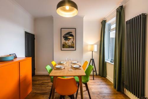 Newly Refurbished Modern Stylish 2 Bedroom Cottage