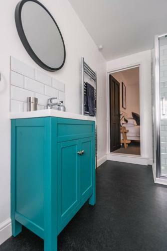 Newly Refurbished Modern Stylish 2 Bedroom Cottage