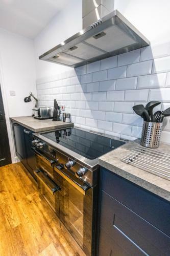 Newly Refurbished Modern Stylish 2 Bedroom Cottage