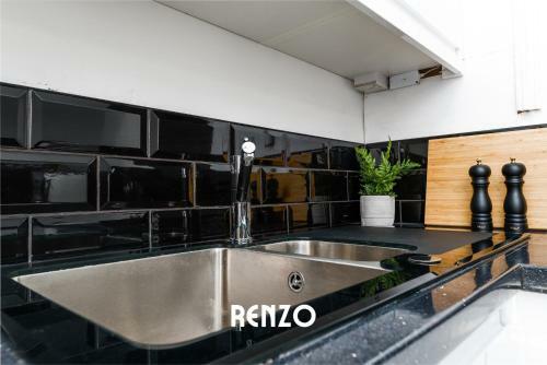 Stunning 2 Bed Apartment With Free Parking & Wifi
