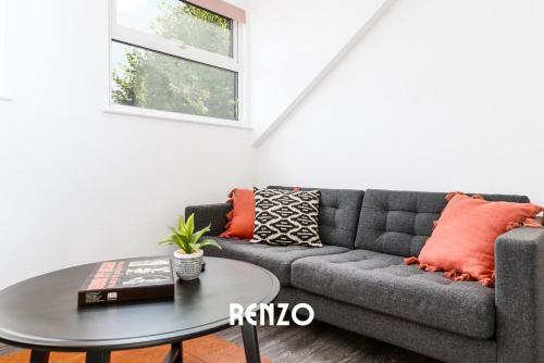 Stunning 2 Bed Apartment With Free Parking & Wifi