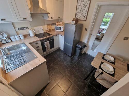 Cosy 2 Bedroom House In Prime Location!