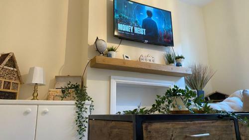 Cosy 2 Bedroom House In Prime Location!