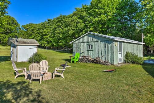 Peaceful Lake Leelanau Little Finger Ranch!