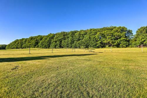 Peaceful Lake Leelanau Little Finger Ranch!